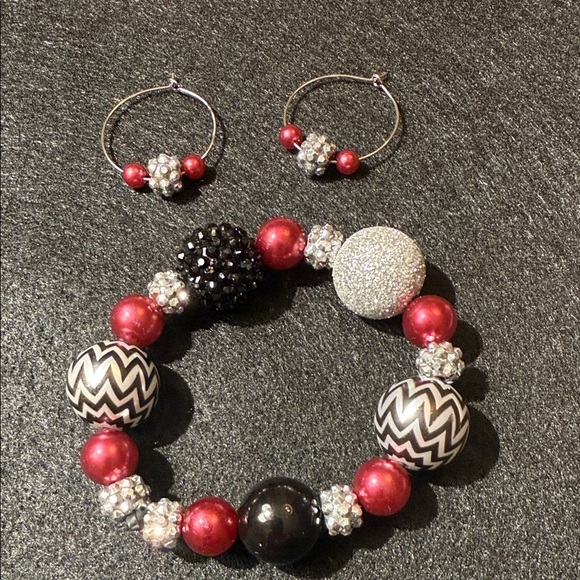 Elegant Maroon and Silver Beaded Elastic Bracelet Set - Picture 3 of 7
